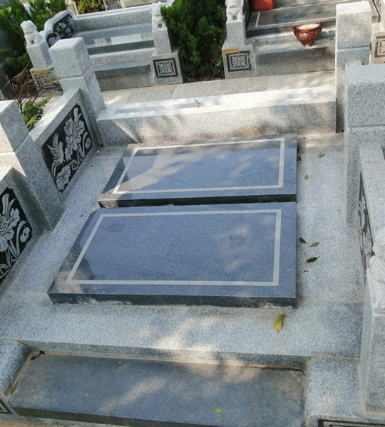 传统立碑