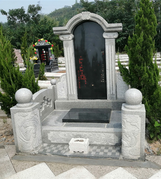 传统立碑