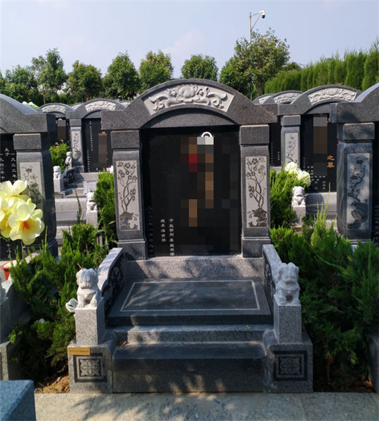 传统立碑