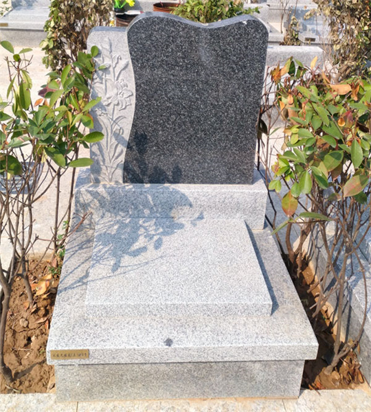 传统立碑