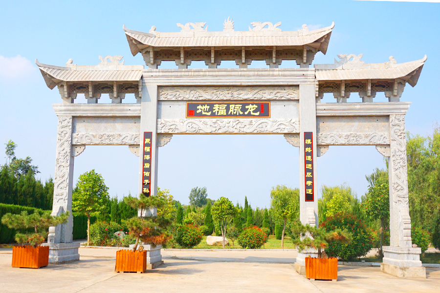 陵园牌楼